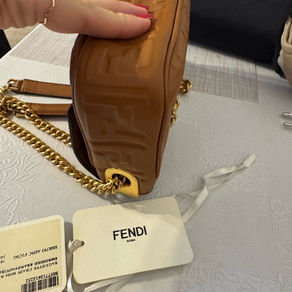 Fendi Embossed Baguette chain bag - Picture 5 of 11